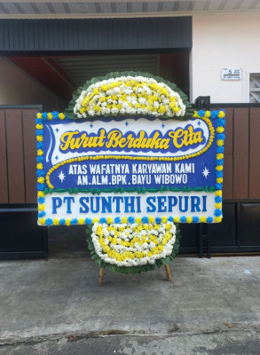 Papan Bunga Duka di Ujung Gurun
