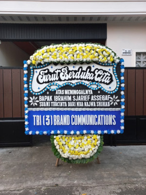 Papan Bunga Duka di Ujung Gurun